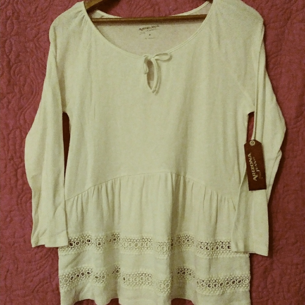 💥4/$20 BNWT Arizona Jeans Shirt, Medium, lace detail